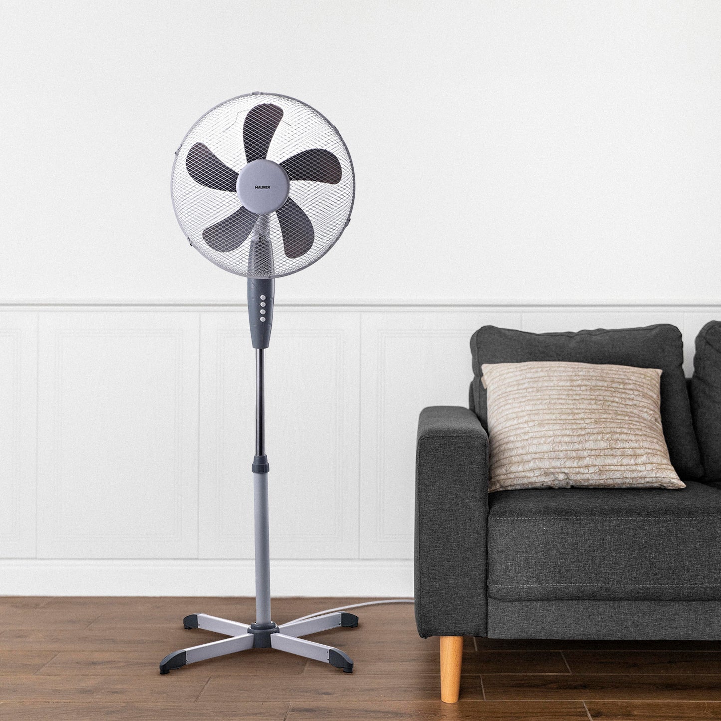 Ventilador de pé Ø 40 x 135 cm. 45 W. Oscilação Automática, Altura Ajustável, Cabeça Inclinável, Base Estável 60x60 cm.