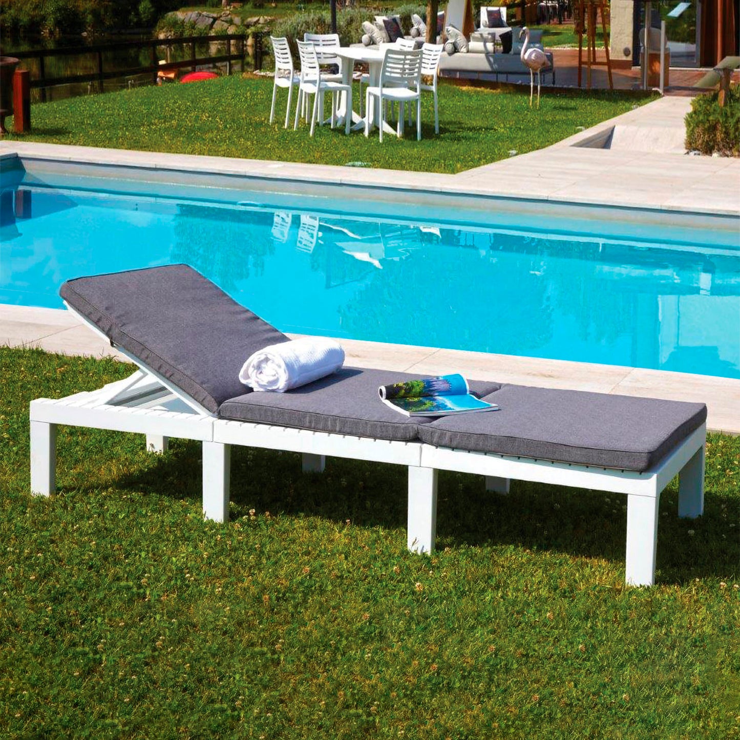 Espreguiçadeira de resina branca Haiti com almofadas