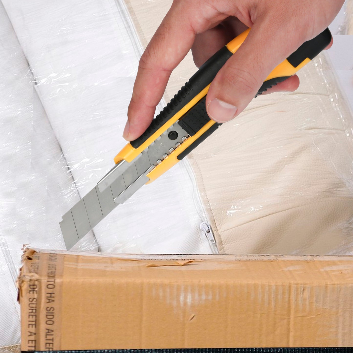 Cutter Con Hoja De 18 mm. Con 2 Hojas (Expositor 24 Piezas)