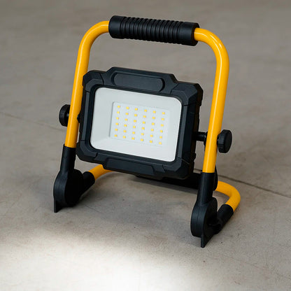 Foco Led Plano 30 Watt. Luz Blanca 4000º K IP 65 3300 Lumenes Con Asa de Transporte